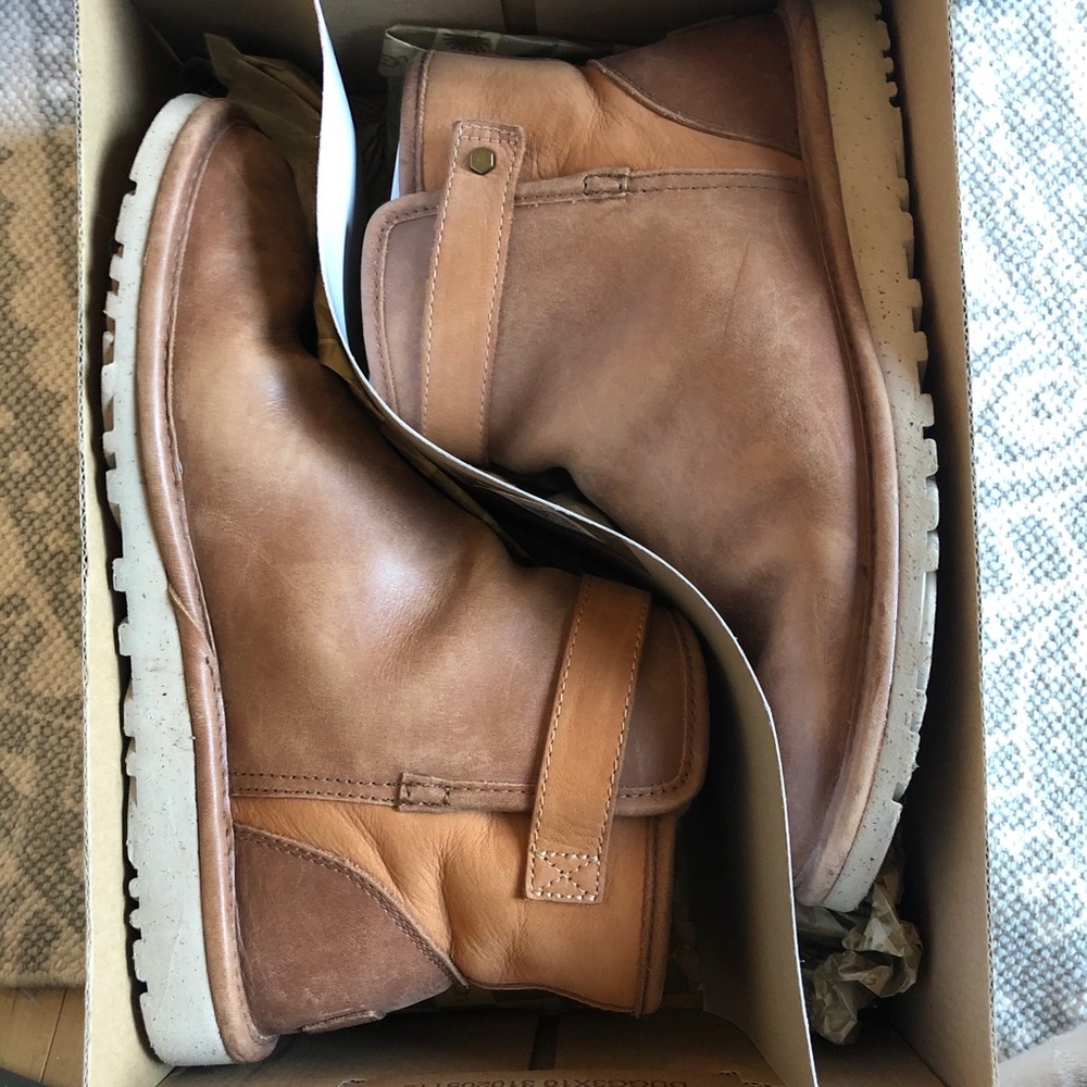 UGG Rella Leather Ankle Boot